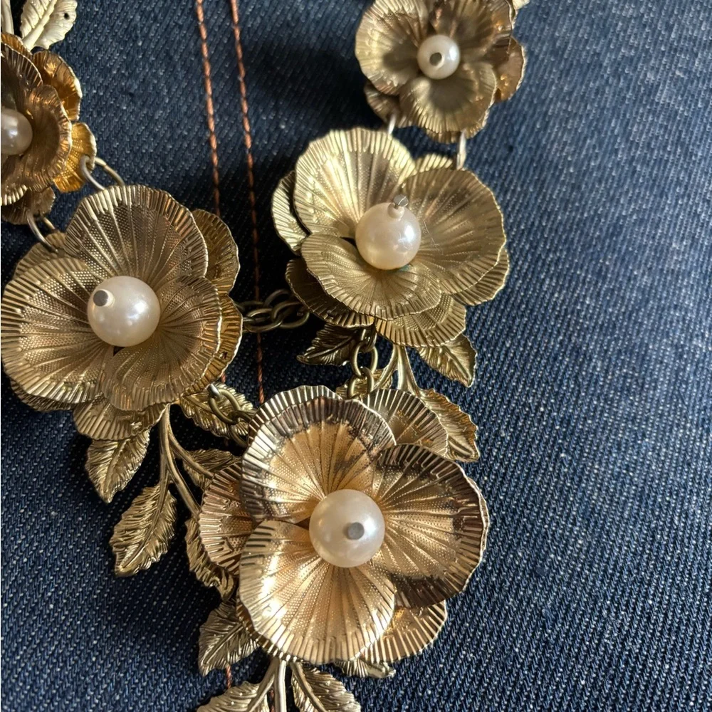 Vintage Gold Floral Necklace and Pearl Necklace Bundle - Picture 2 of 7